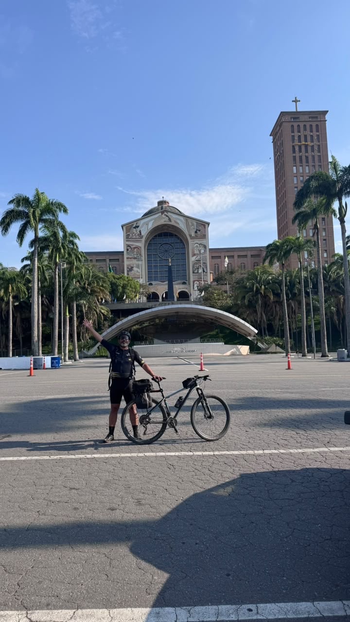 Sozinho, de bicicleta e movido pela saudade: ciclista de Pedro Leopoldo percorre 318 km no Caminho da Fé em homenagem ao pai