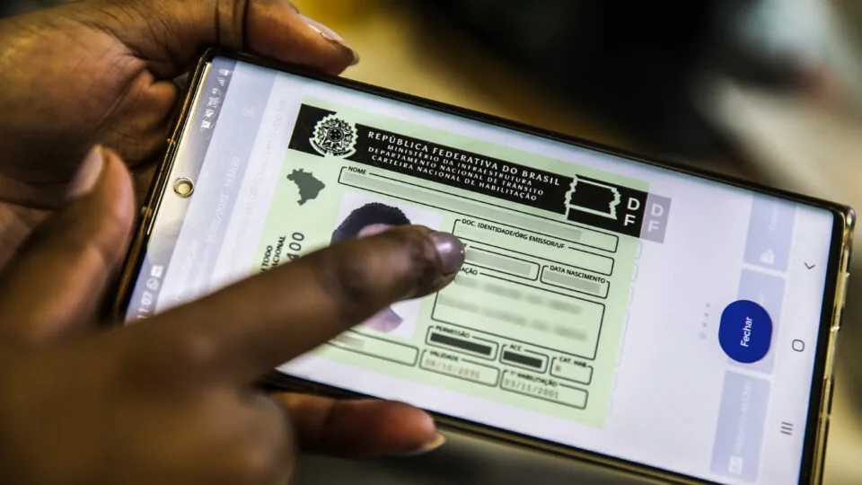 CNH digital pode ser usada para votar no 2º turno; veja quais documentos digitais são aceitos e as regras para as Eleições 2026
