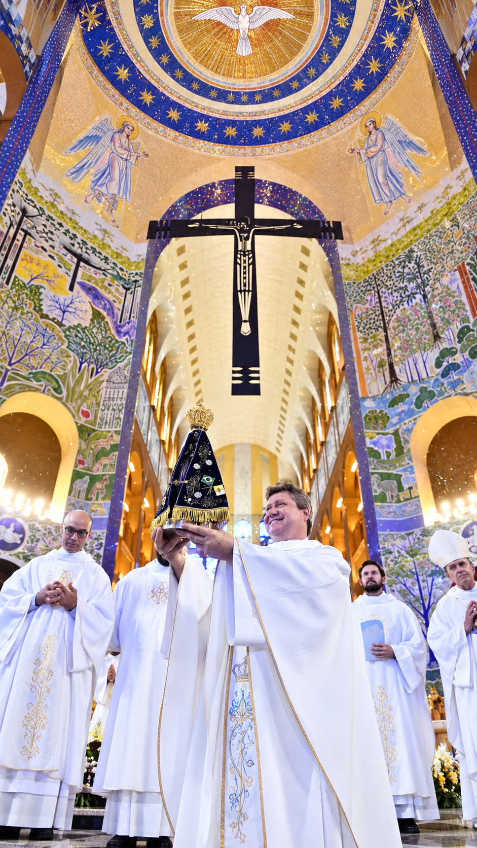 Por que Nossa Senhora Aparecida é negra? Entenda as hipóteses sobre a cor da imagem
