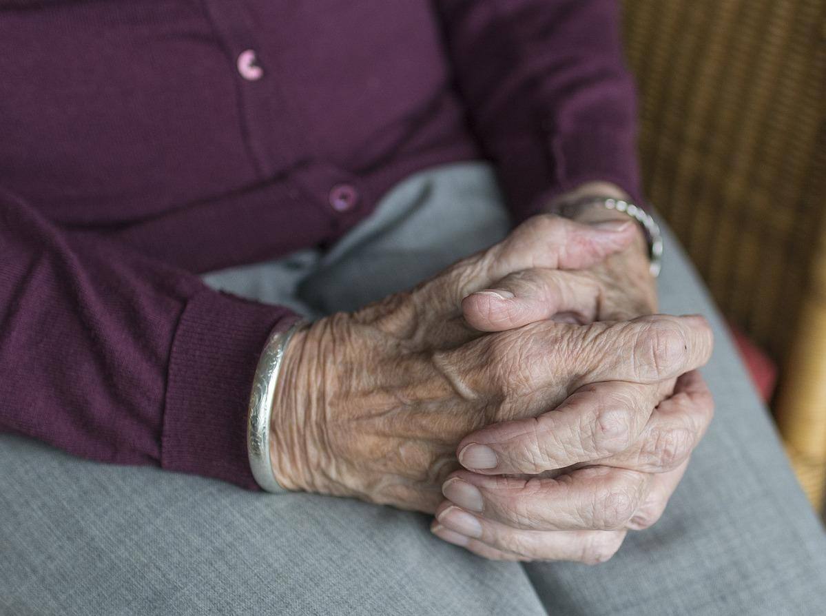 Novo remédio para Parkinson é aprovado nos EUA, mas ainda não tem previsão de chegar ao Brasil