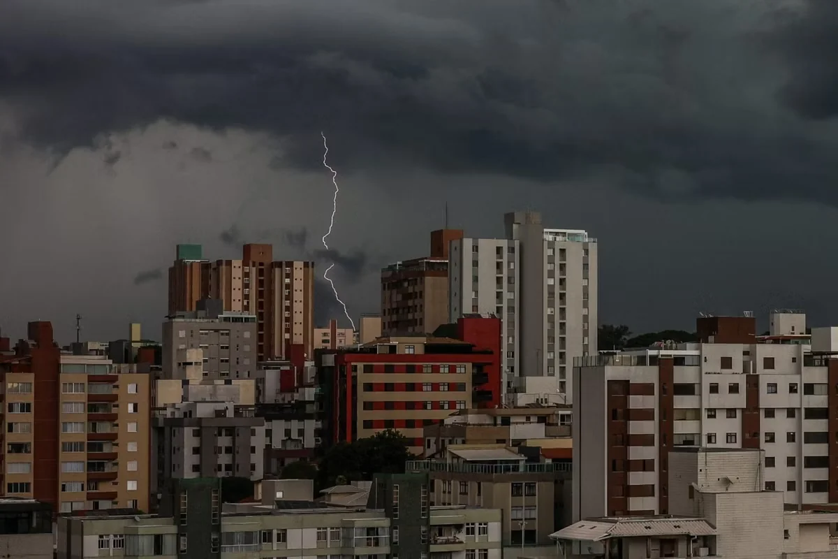 Alerta de tempestade com granizo atinge 744 cidades de Minas Gerais