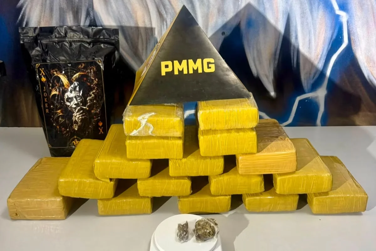 Homem é preso com 16 barras de maconha em casa usada para armazenar drogas em MG