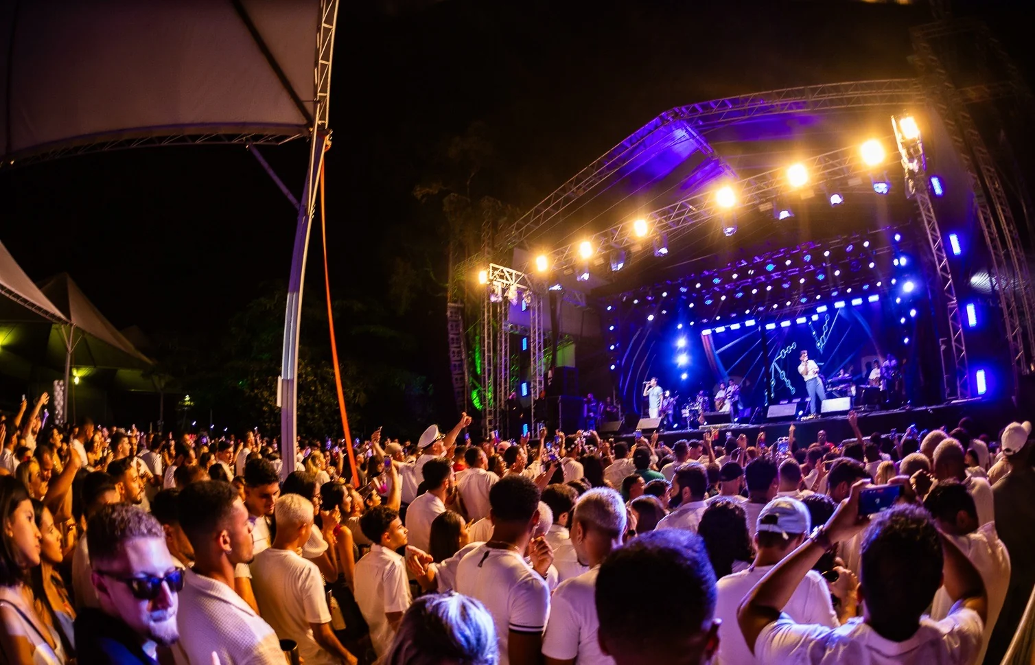 Akatu é confirmado no Réveillon Iate 2027 em BH, que terá Felipe Araújo e open bar