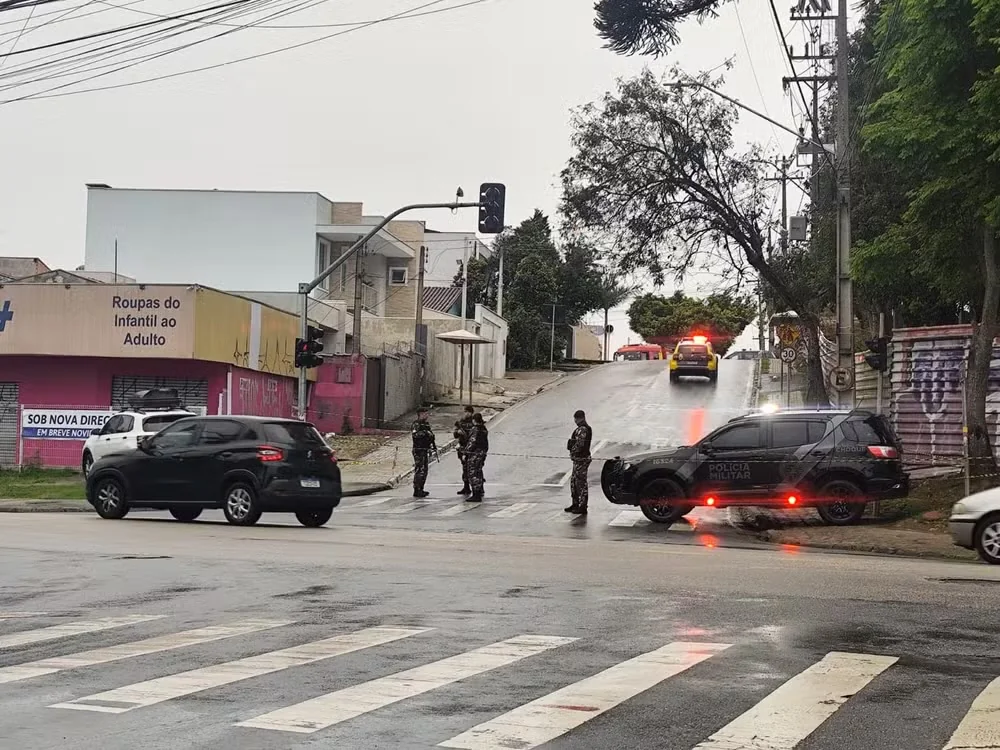 Homem invade creche, faz 13 crianças reféns e é morto pela polícia em Curitiba