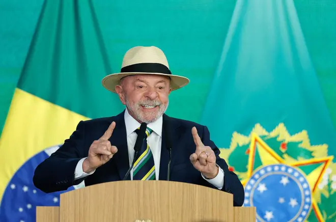 Lula tem 72,57% dos votos válidos em presídios no primeiro turno; Flávio Bolsonaro registra 23,29%