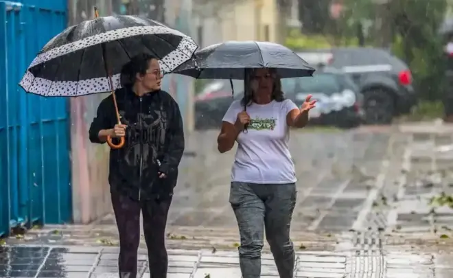 Calor de até 34°C e chegada de frente fria mudam o tempo em Minas no feriado