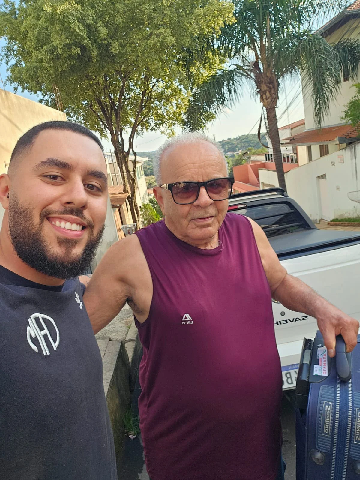 Motorista devolve mala com joias avaliadas em R$ 30 mil a idoso em BH