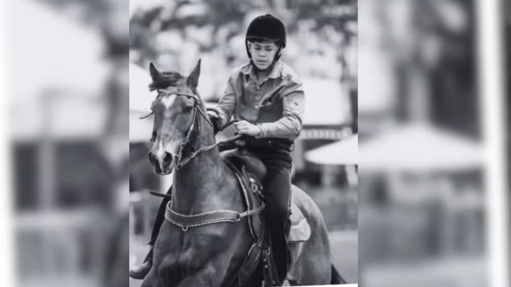Menino de 13 anos, bicampeão brasileiro de hipismo, morre em acidente com família na BR-393
