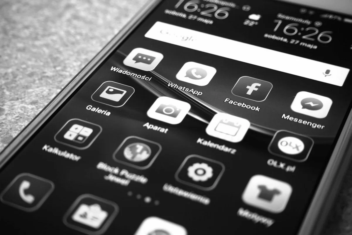 Herança digital: quem fica com suas senhas, fotos e redes sociais após a morte?