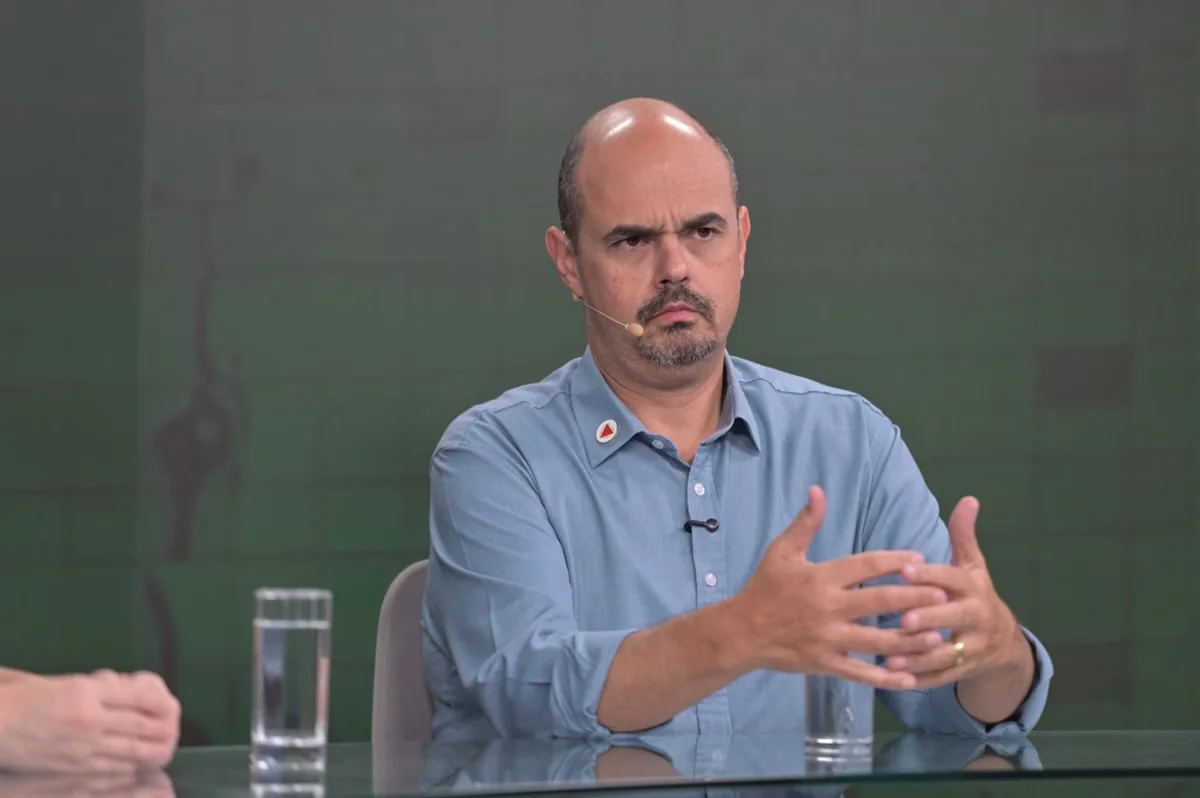 Mateus Simões garante pagamento de salários e 13º dos servidores de Minas até o fim do mandato