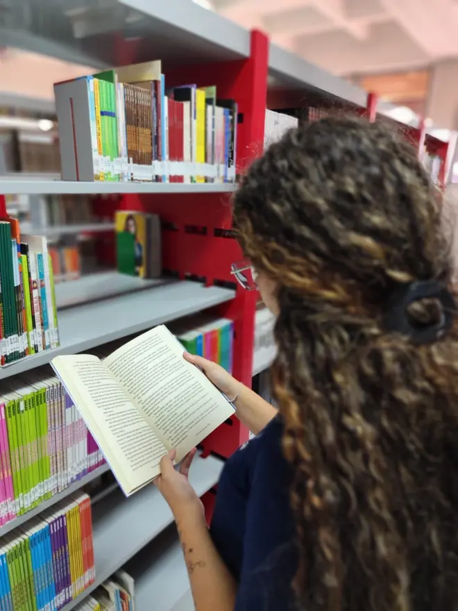 Inteligência artificial reforça a importância da leitura e do pensamento crítico na educação
