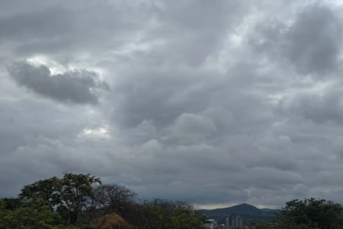 Inmet coloca 610 cidades de Minas sob alerta de chuva; 284 estão em nível de perigo