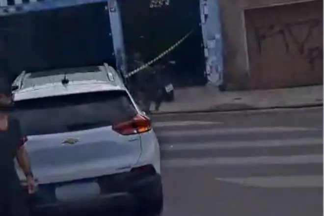 Policial militar de 49 anos morre após colisão entre moto e carro em Belo Horizonte
