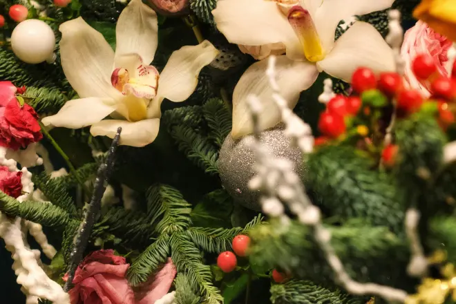 Adeus às guirlandas tradicionais: arranjo vertical é tendência para o Natal de 2026