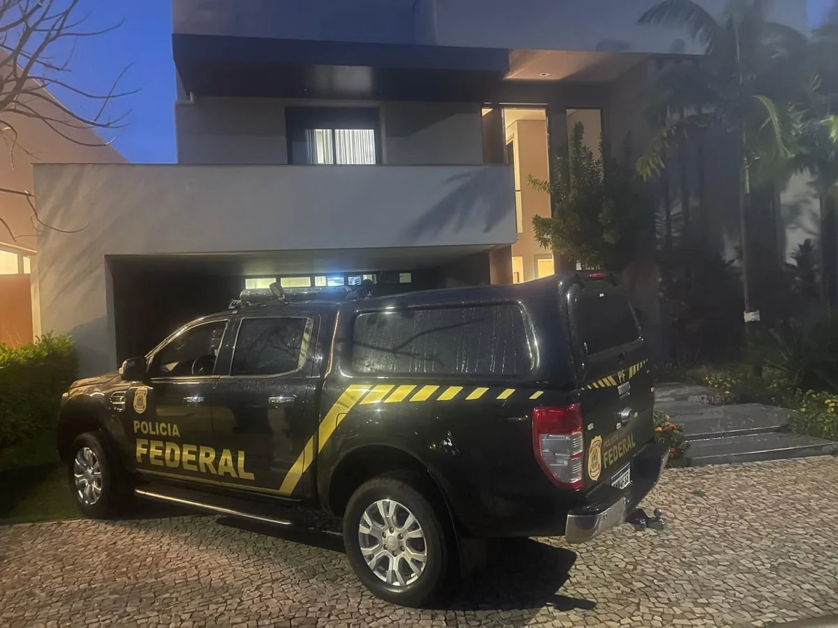 Brasileiro que forjou a própria morte e traficante colombiano entram na lista vermelha da Interpol