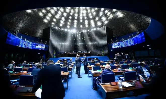 Congresso promulga PEC do fim da escala 6×1 e da aposentadoria especial para agentes de saúde