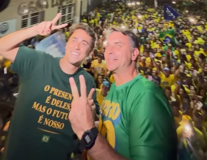 Nikolas Ferreira e Flávio Bolsonaro fazem ato em Capelinha e defendem penas mais duras