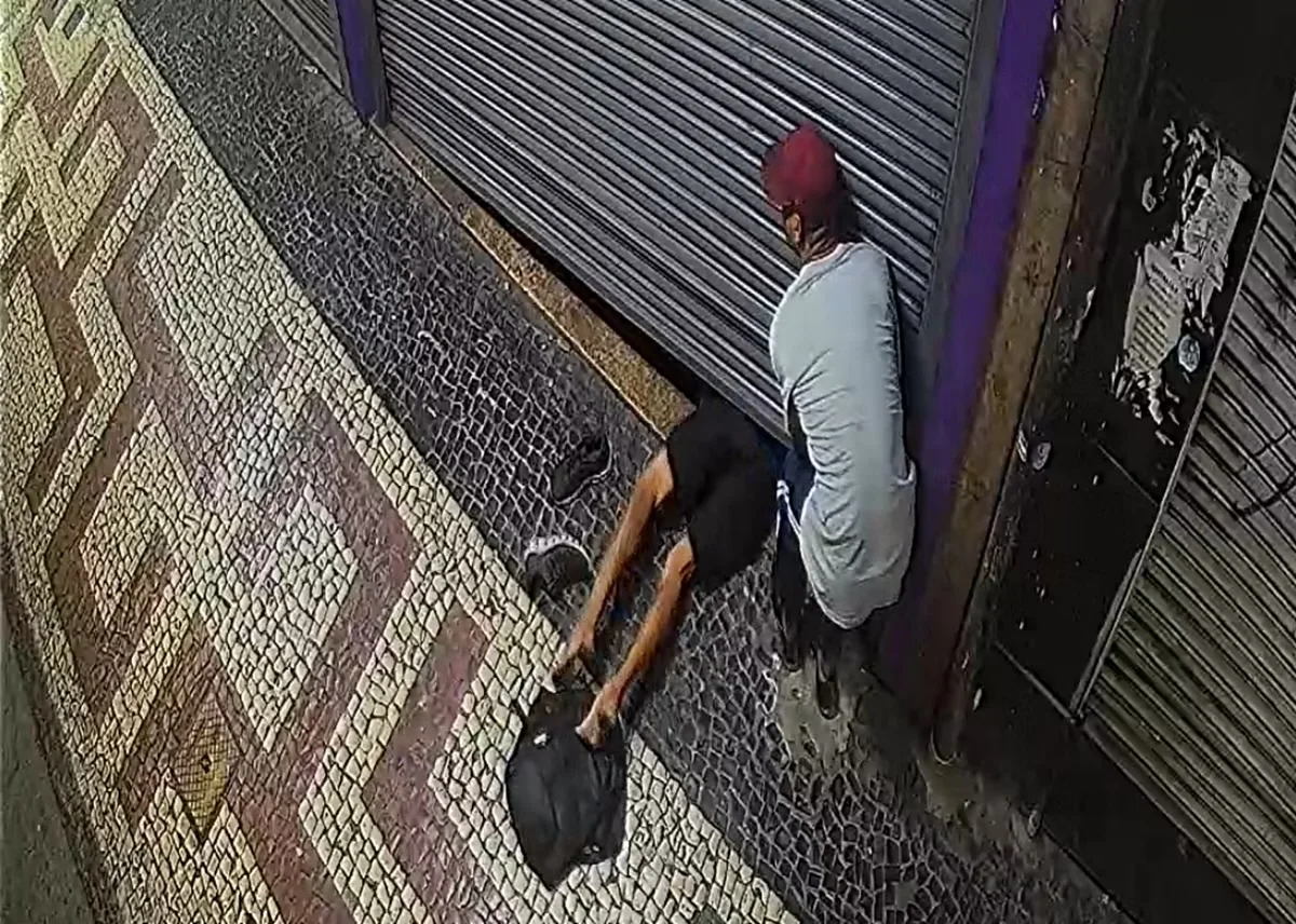 Criminosos arrombam lojas em poucos minutos no Centro de BH; prejuízo passa de R$ 10 mil