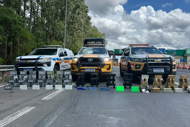 PM apreende drogas avaliadas em R$ 8,5 milhões durante abordagem a ônibus em Curvelo