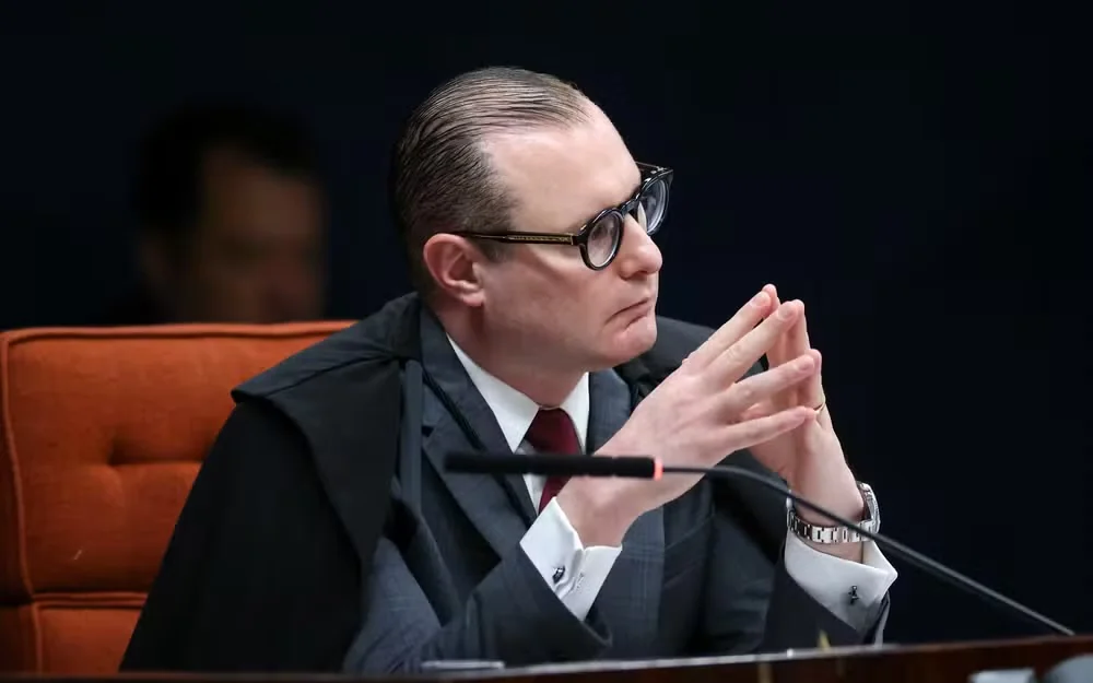 Senador cobra decisão de Zanin sobre instalação da CPI do Banco Master