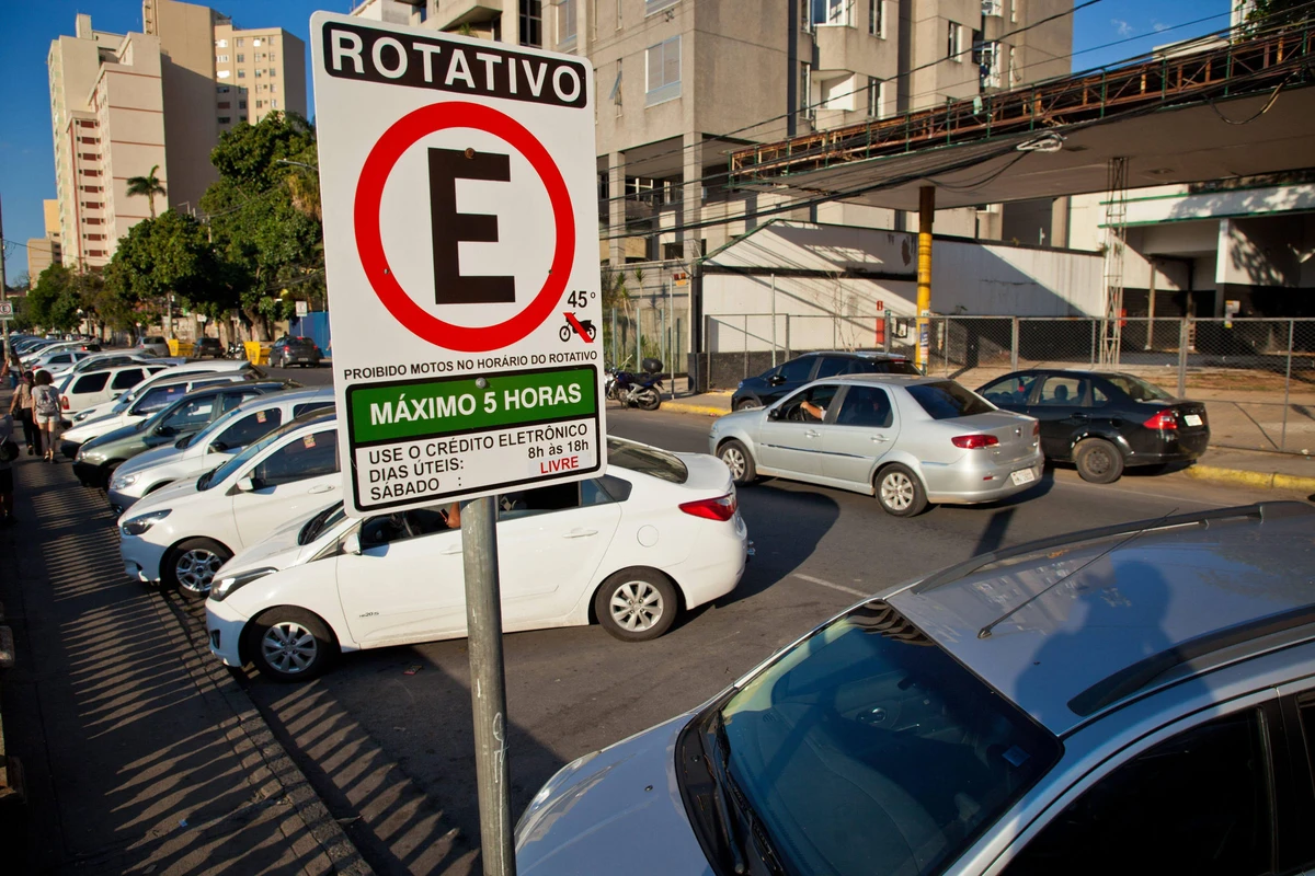 Projeto propõe transformar vagas de estacionamento em áreas verdes em Belo Horizonte