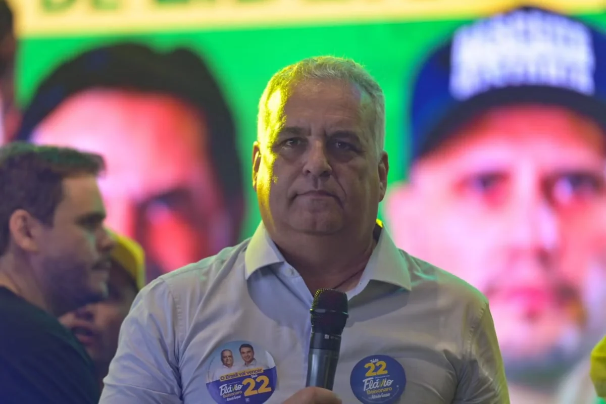 Vice de Flávio Bolsonaro rejeita abertura de sigilos e ataca Lula durante agenda em BH