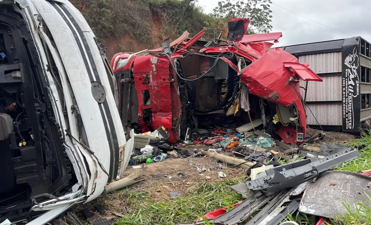 Batida entre caminhões deixa um morto e outro ferido na MG-285, em Minas Gerais