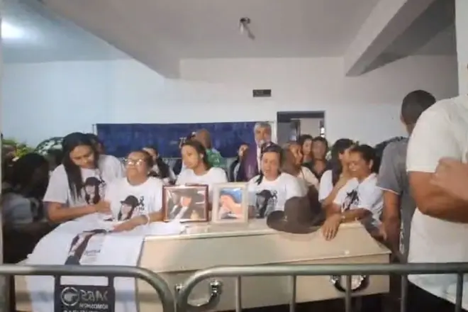 Jaboticatubas se despede de Beatriz Vitória com caixão fechado