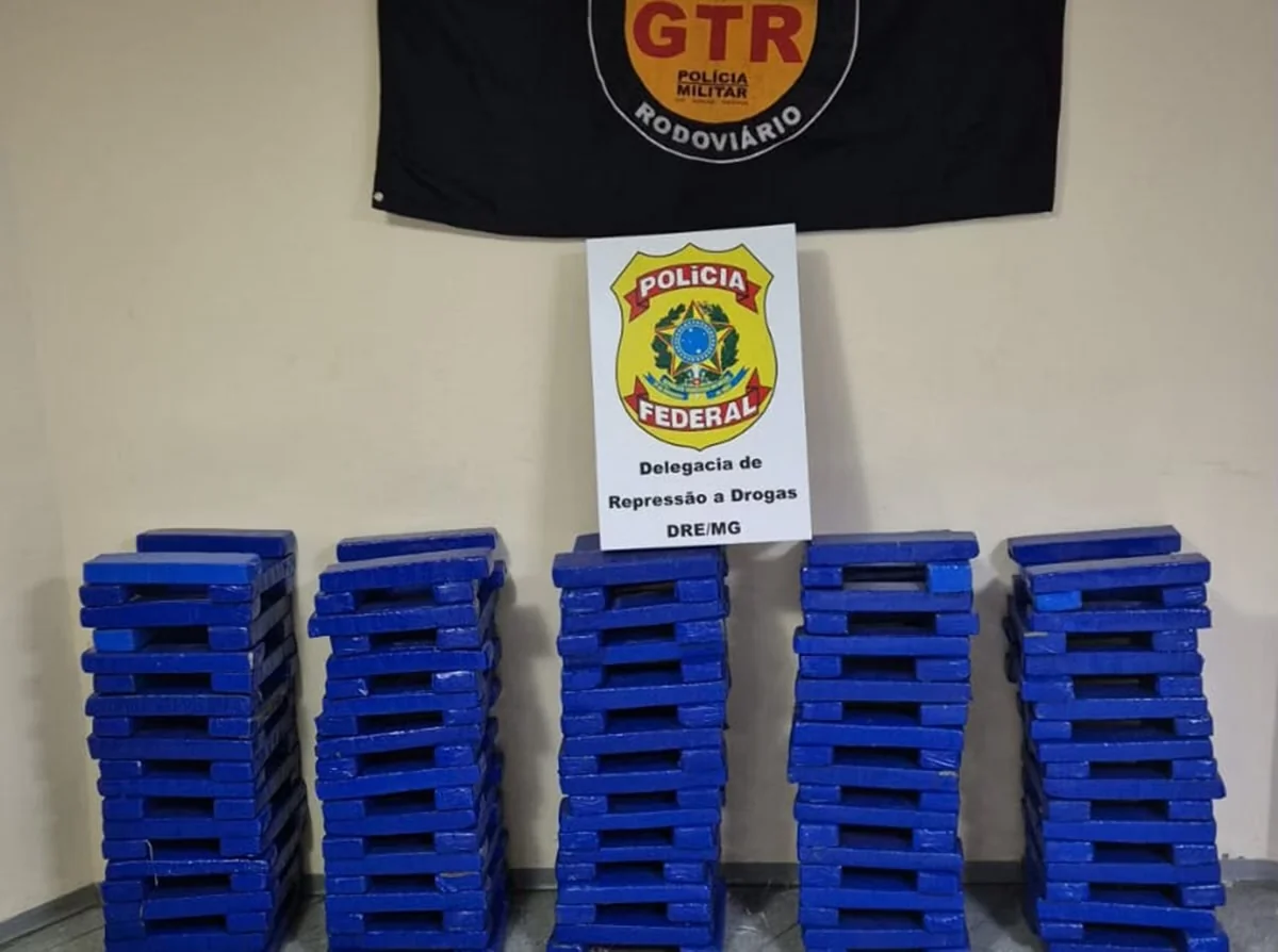 Dupla é presa com 208 kg de maconha em operação na BR-262