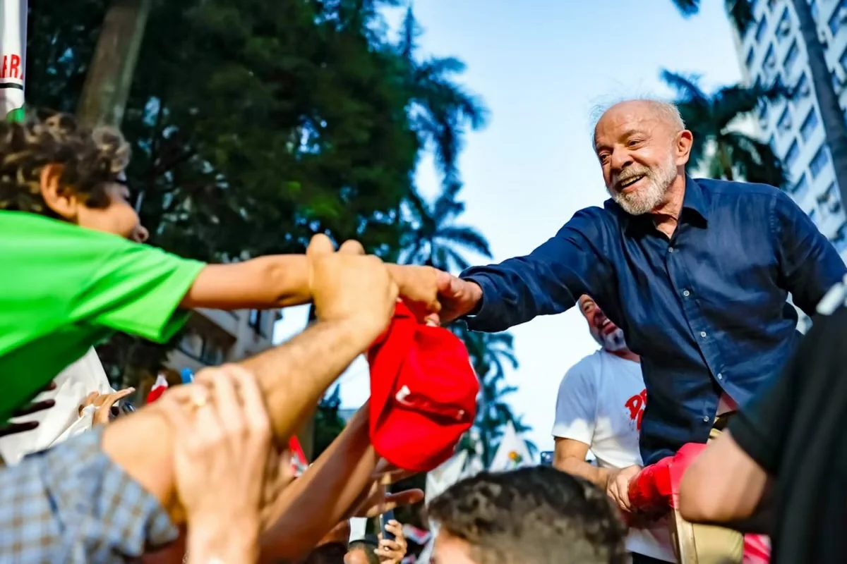 Queda de abstenções e votos brancos e nulos ajudou Lula a virar eleição contra Flávio