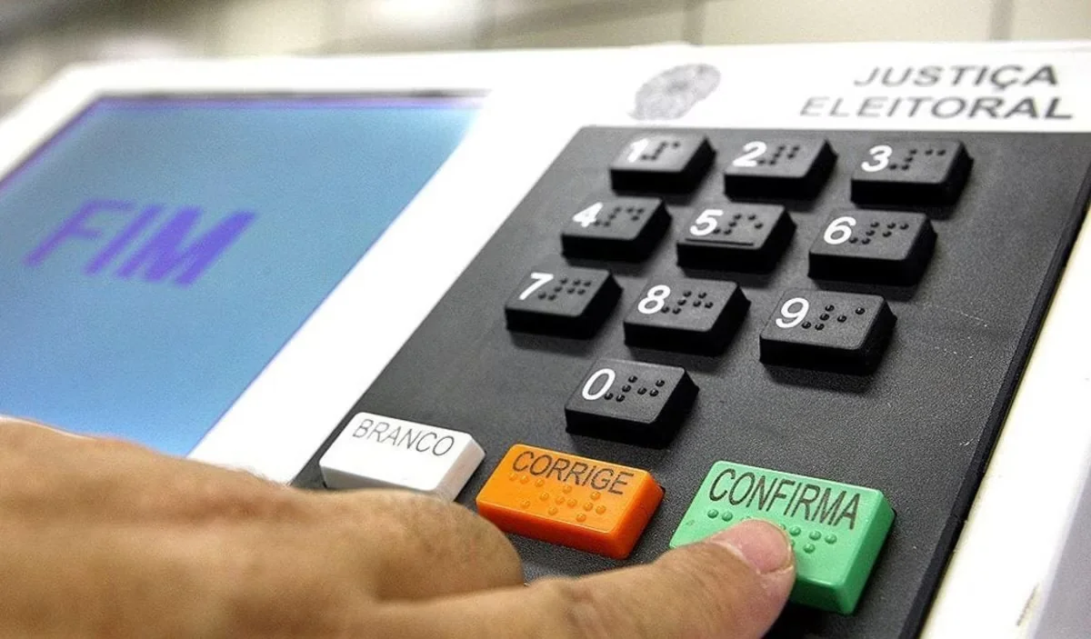 Eleição pode ser anulada? Especialistas divergem sobre prorrogação da votação