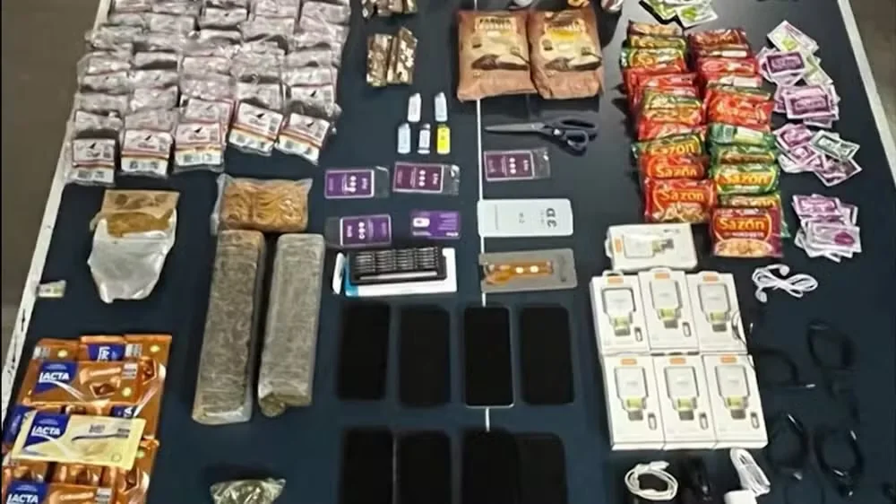 Duas barras de maconha e celulares são apreendidos após troca de tiros em presídio de MG