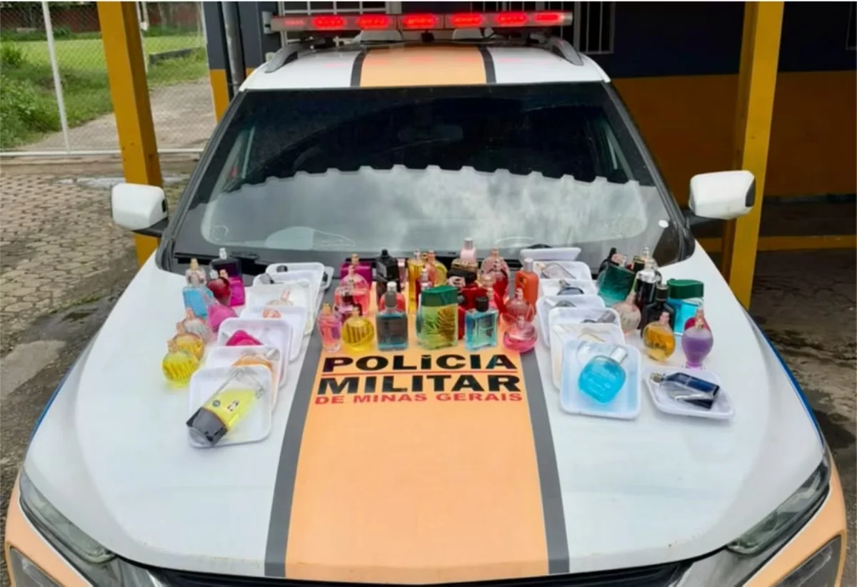 Mais de 100 perfumes sem nota fiscal são apreendidos e três ambulantes acabam presos em MG