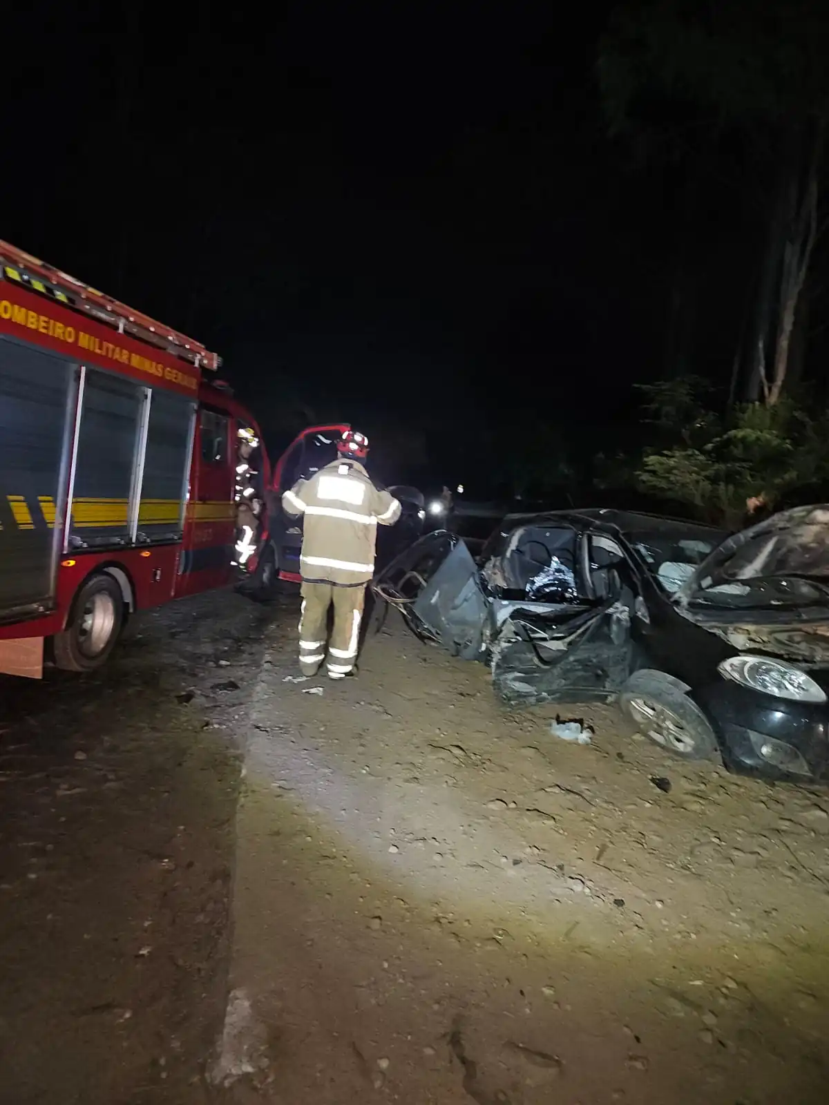 Colisão entre dois veículos termina com morte e deixa três feridos em rodovia