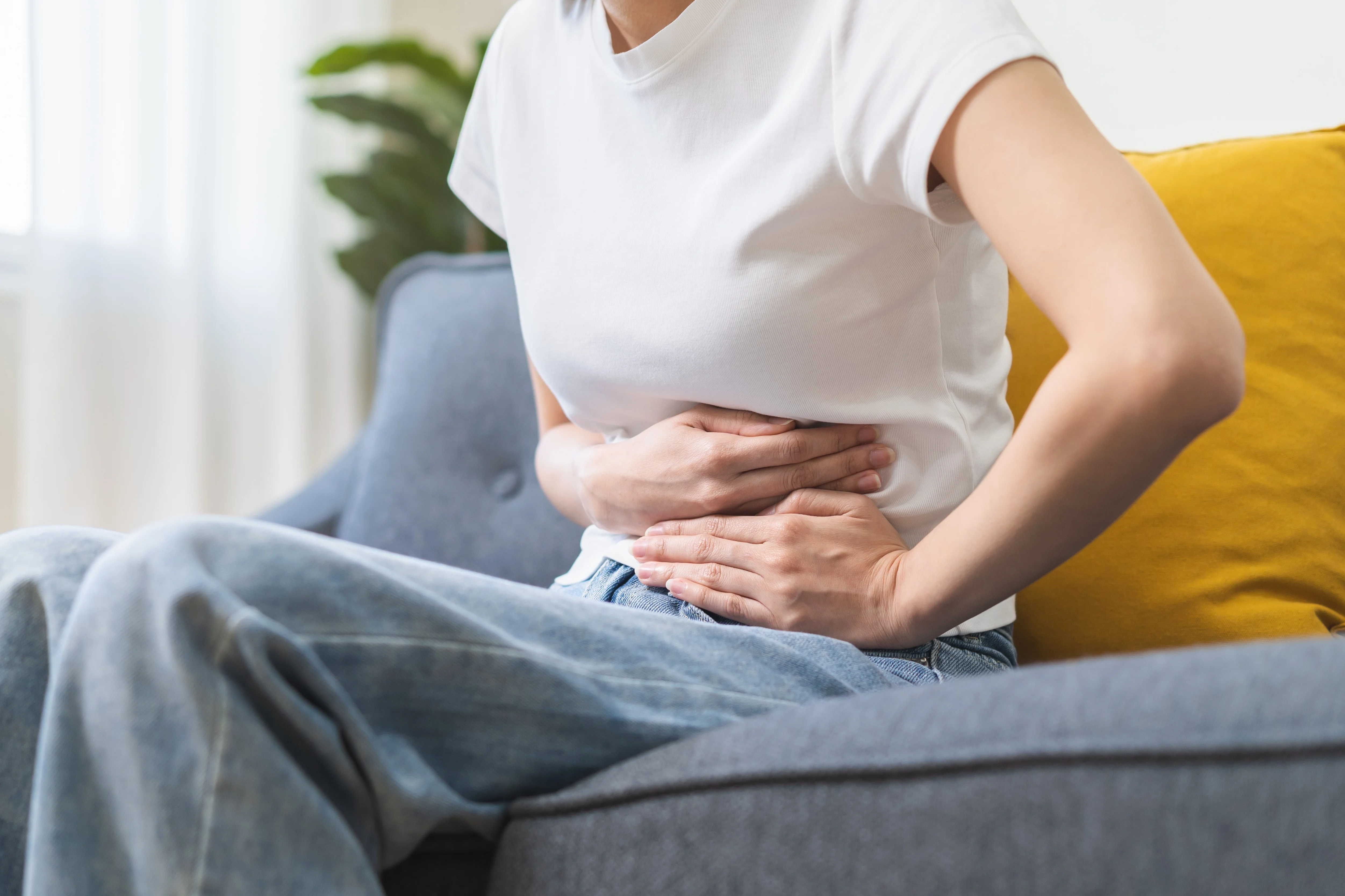 Dor menstrual afeta 7 em cada 10 mulheres; saiba quando o incômodo merece investigação