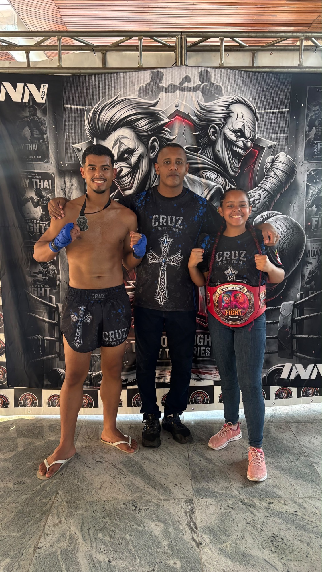 Atleta de 13 anos conquista título no Muay Thai e leva o nome de Matozinhos ao pódio
