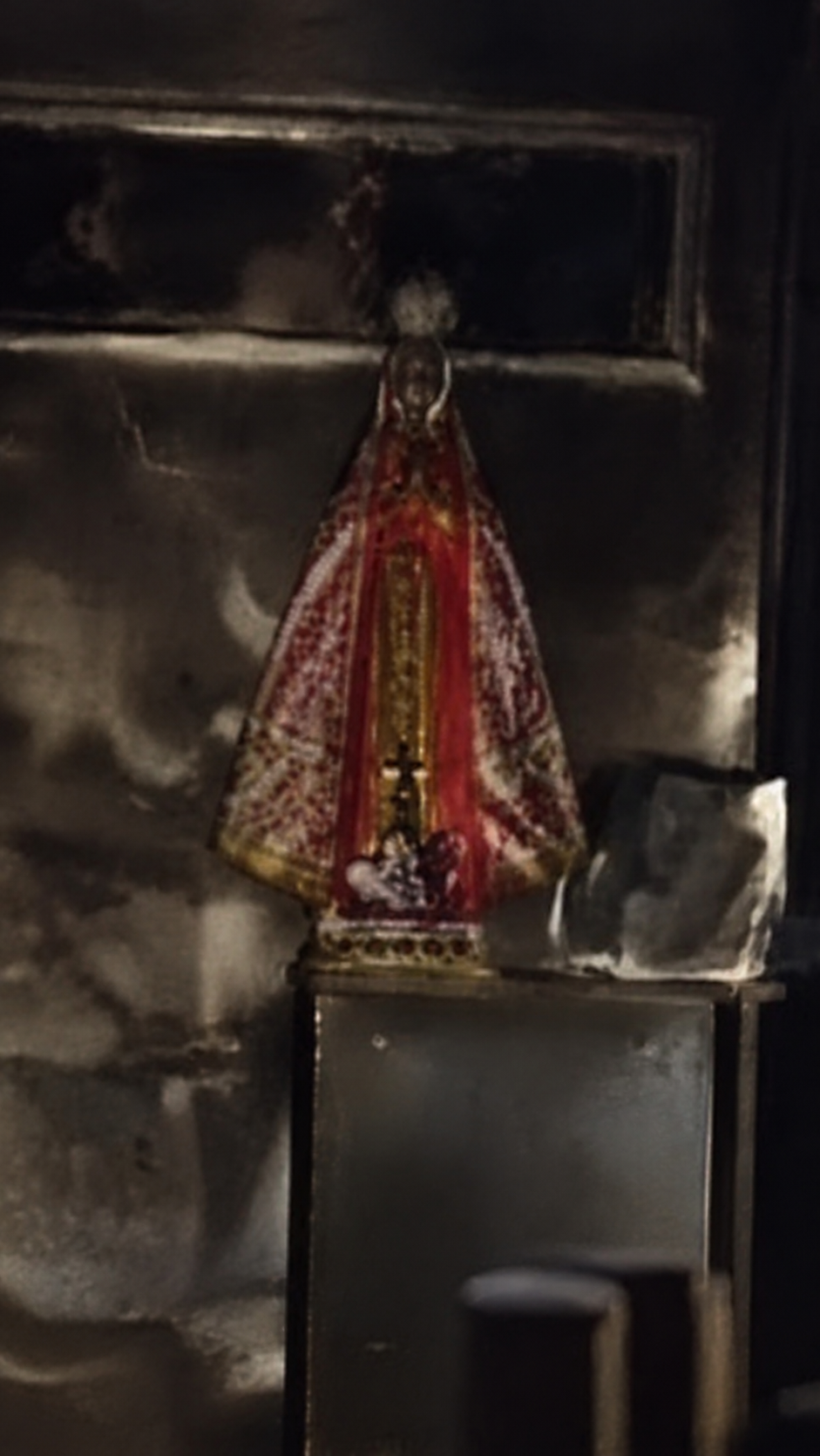 Imagem de Nossa Senhora fica intacta após incêndio que deixou mulher ferida em Juiz de Fora