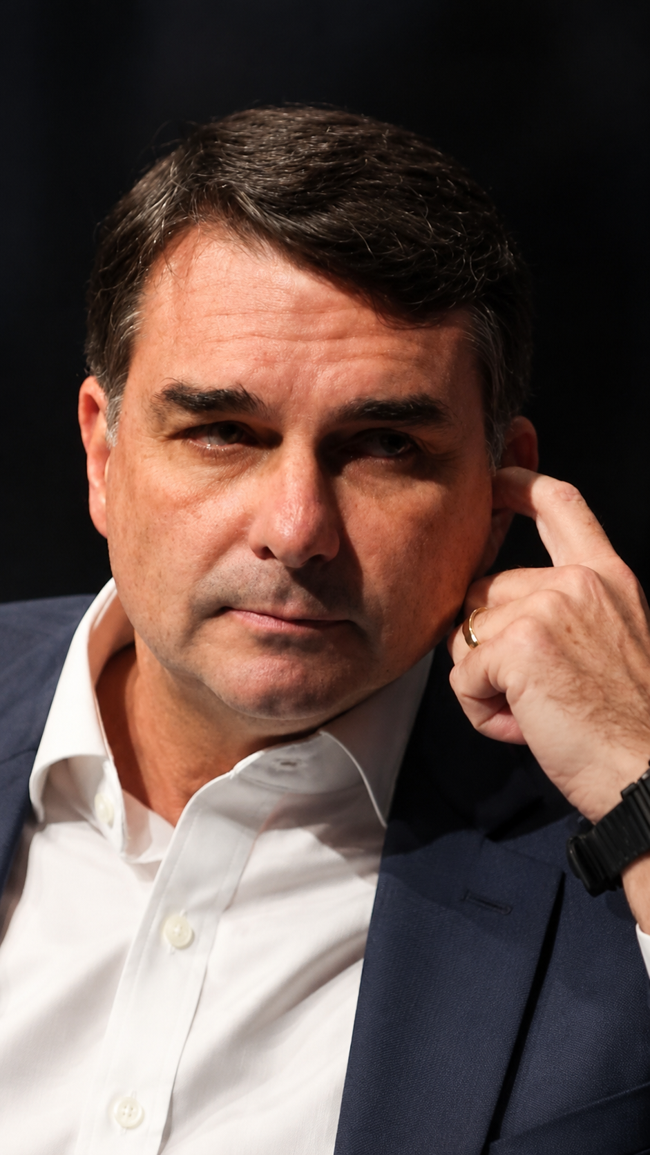 EUA concederão vistos a Flávio Bolsonaro e família, diz fonte diplomática