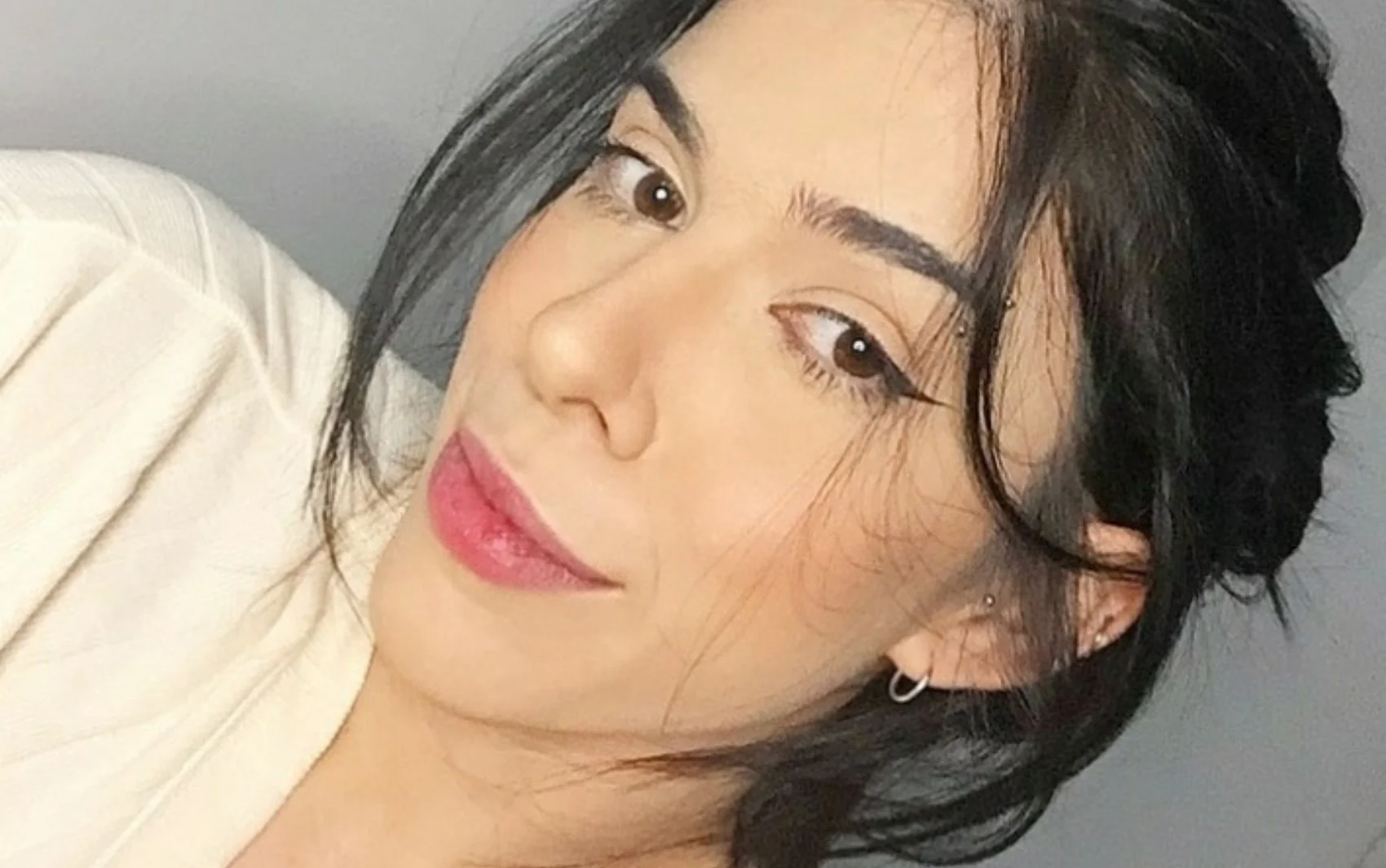 Mae de jovem que teve reação alérgica grave após cheirar pimenta comove ao relembrar aniversário