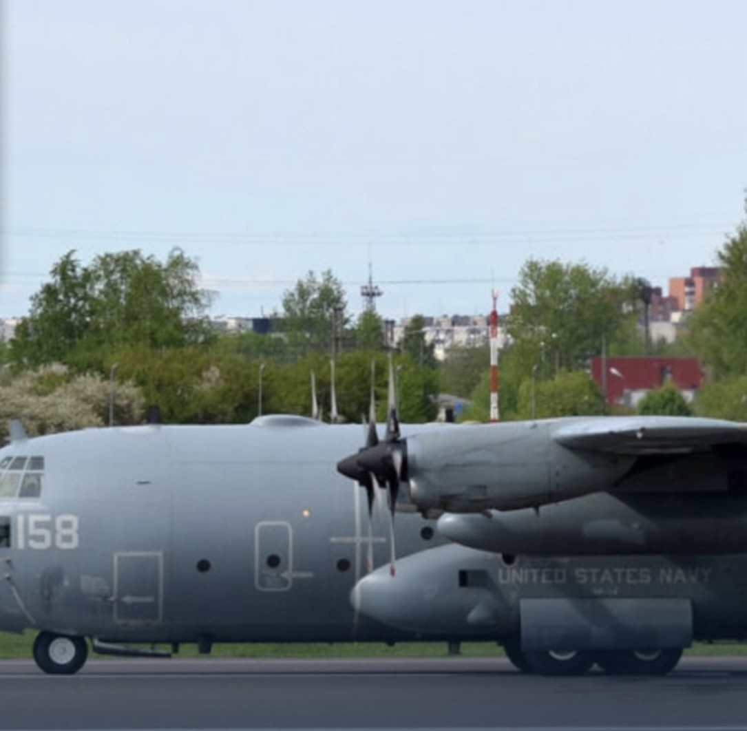 Avião militar dos EUA pousa no Rio e levanta dúvidas sobre missão no Brasil