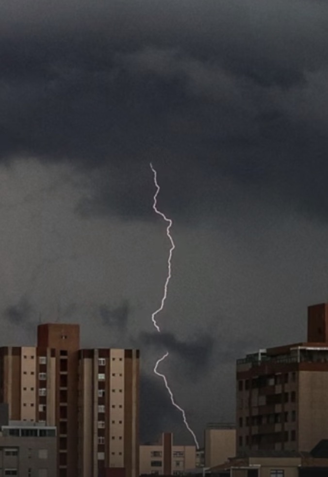 Belo Horizonte entra em alerta para temporais com raios e ventos de até 50 km/h