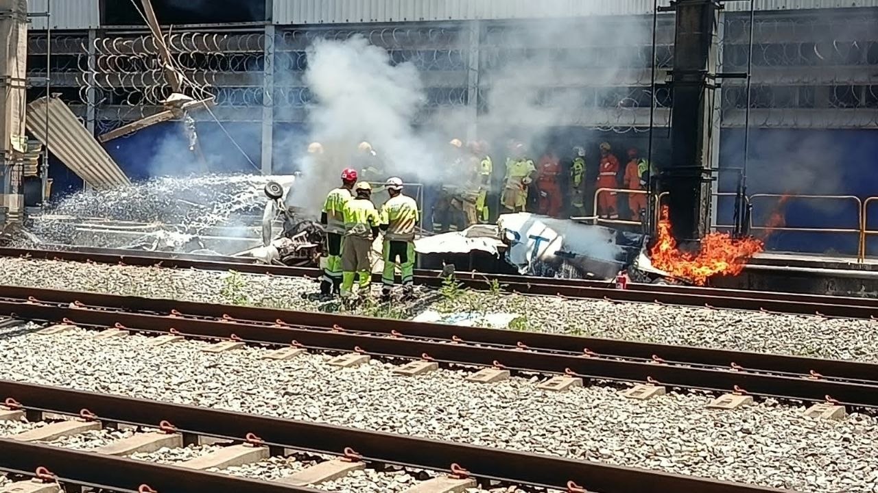 Piloto morre carbonizado após avião cair na estação São Gabriel, em BH