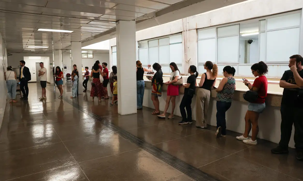 Eleitores podem consultar local de votação pelo e-Título e canais oficiais